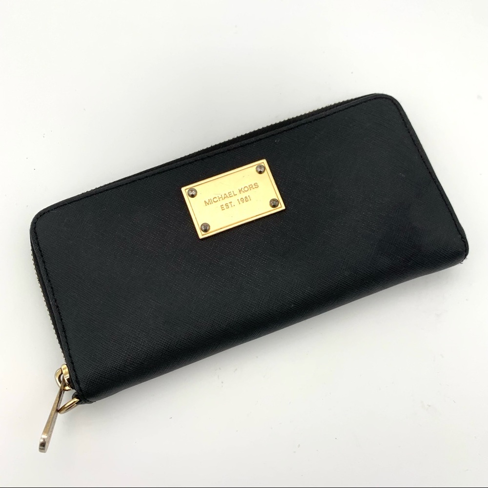 MICHAEL KORS Black Zipper Wallet
